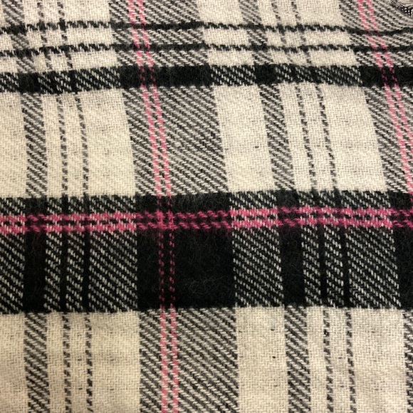 ICING Reversible Shawl/Scarf. - Picture 6 of 8